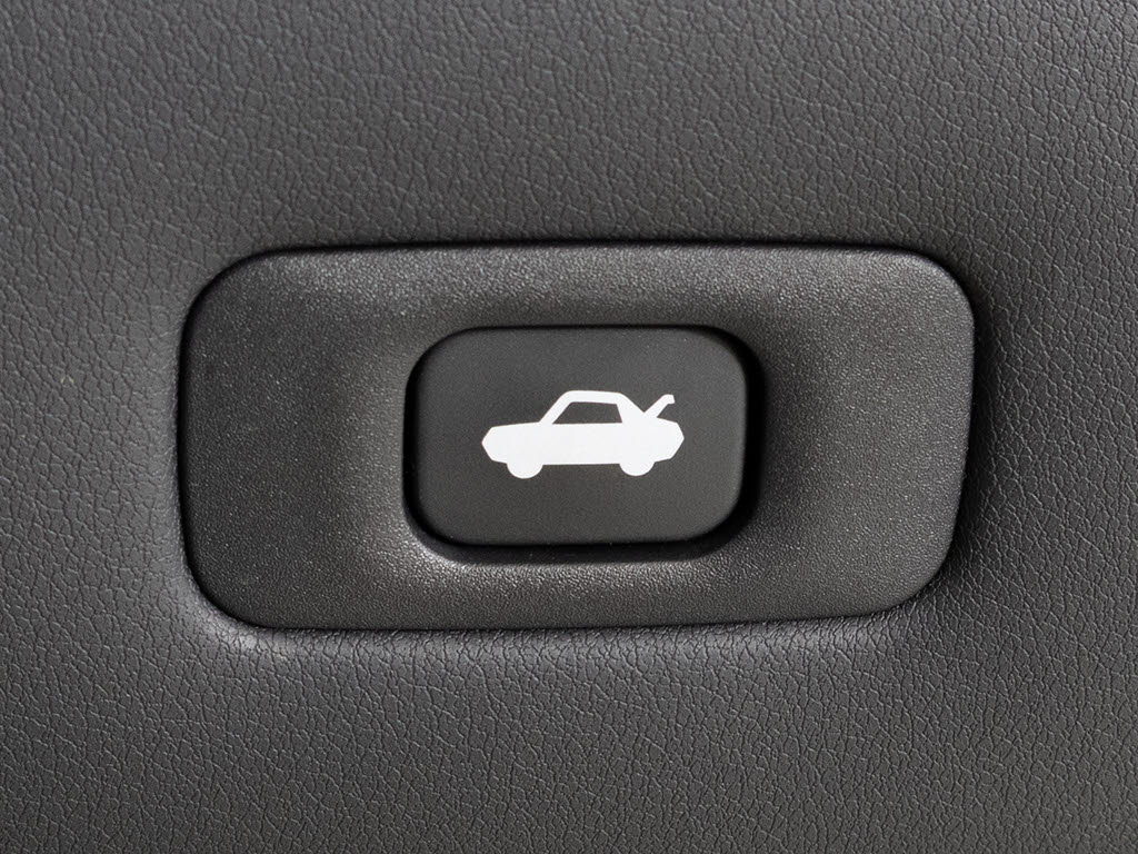 ボタン一つでトランクオープンが可能！車内
から操作できる為、非常に便利な装備の一つ
となります！