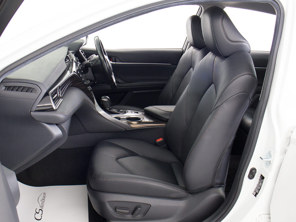 シートヒーターを装備しています！高級車な
らではの装備です！シートが暖まりますので
、寒い冬場も快適にご乗車頂けます！腰にも
優しい！お子様や女性にも嬉しい装備ですね
！！