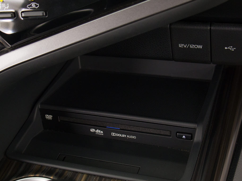 ＤＶＤ再生も可能です。フルセグ地デジにも
対応しさらにＢｌｕｅｔｏｏｔｈにも対応し
ております