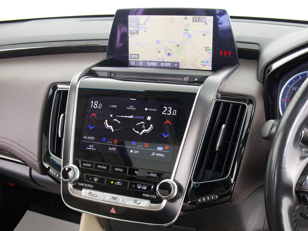 使いやすさや安全性を追求したステアリング
周り！高級車ゆえにスイッチ類が多いのも特
徴ですね！考え尽くされた配置ですぐに使い
こなす事が出来ますのでご安心下さい！是非
、体感してみて下さい！！