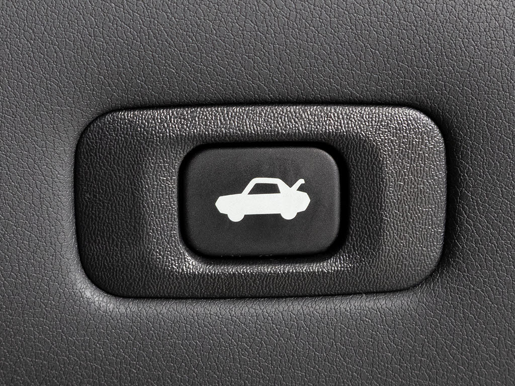 ボタン一つでトランクオープンが可能！車内
から操作できる為、非常に便利な装備の一つ
となります！