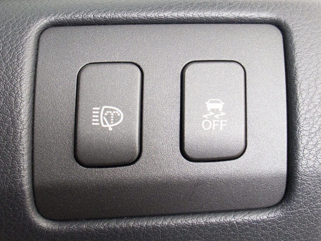 ★使いやすさや安全性を追求したステアリン
グ周り！高級車ゆえにスイッチ類が多いのも
特徴ですね！考え尽くされた配置ですぐに使
いこなす事が出来ますのでご安心下さい！是
非、体感してみて下さい！！