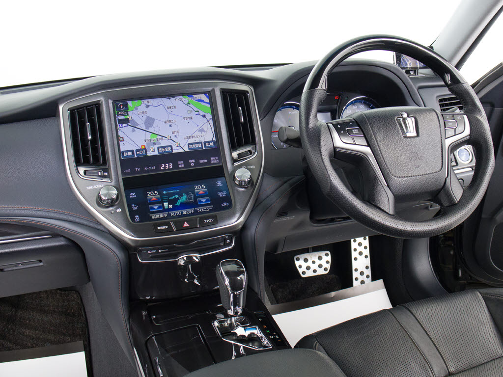 使いやすさや安全性を追求したステアリング
周り！高級車ゆえにスイッチ類が多いのも特
徴ですね！考え尽くされた配置ですぐに使い
こなす事が出来ますのでご安心下さい！是非
、体感してみて下さい！！