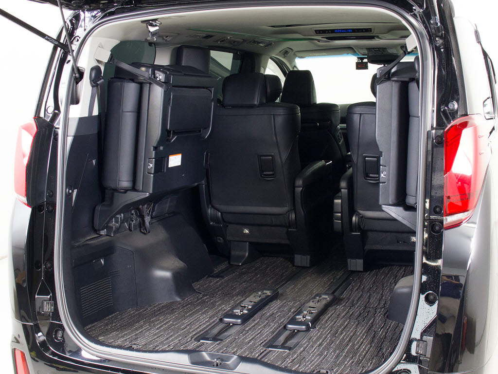 シートアレンジも自在です！！７人乗車から
大きな荷物まで積込みが可能となります！！
お客様の様々な使用用途に合わせてご利用頂
けます！！