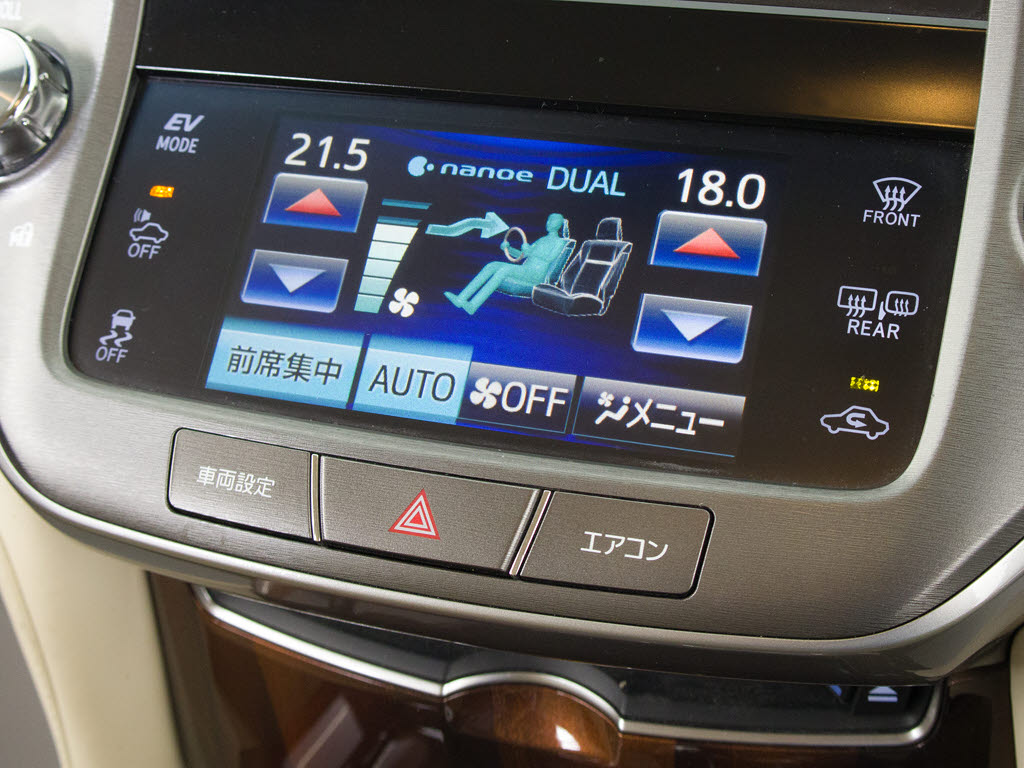 使いやすさや安全性を追求したステアリング
周り！高級車ゆえにスイッチ類が多いのも特
徴ですね！考え尽くされた配置ですぐに使い
こなす事が出来ますのでご安心下さい！是非
、体感してみて下さい！！