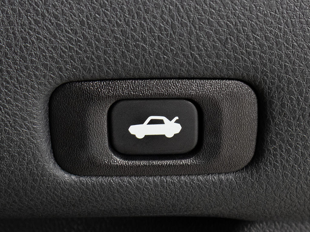 ボタン一つでトランクオープンが可能！車内
から操作できる為、非常に便利な装備の一つ
となります！