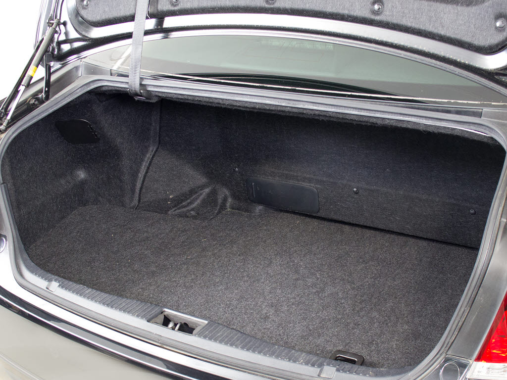 ボタン一つでトランクオープンが可能！車内
から操作できる為、非常に便利な装備の一つ
となります！