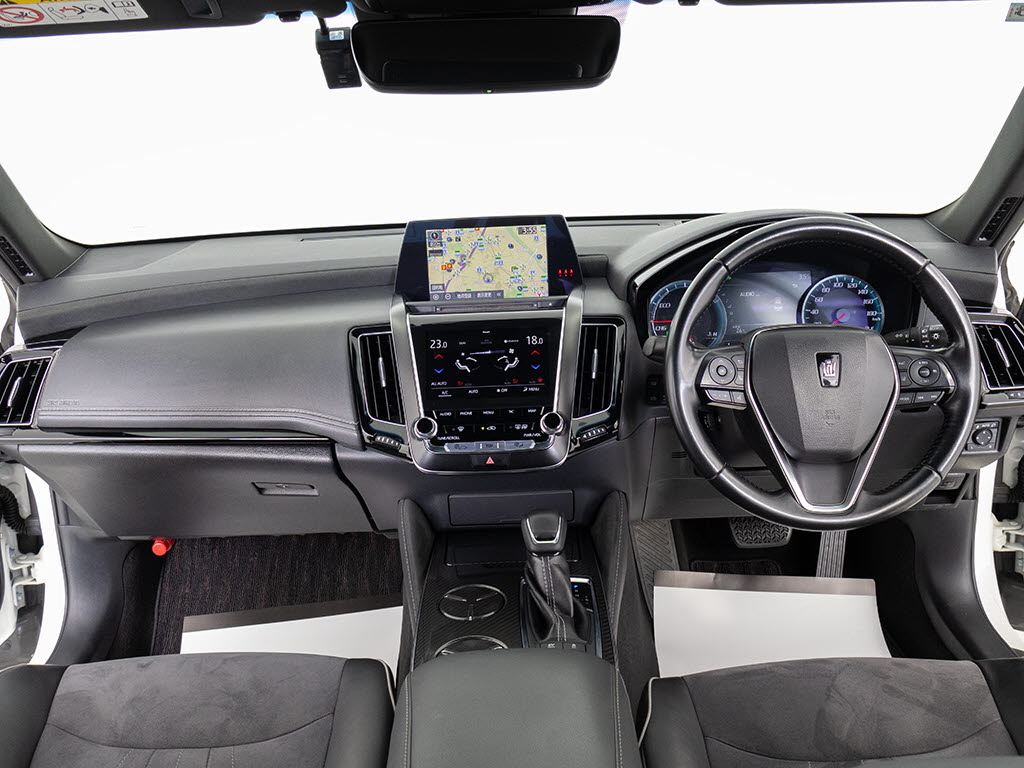 使いやすさや安全性を追求したステアリング
周り！高級車ゆえにスイッチ類が多いのも特
徴ですね！考え尽くされた配置ですぐに使い
こなす事が出来ますのでご安心下さい！是非
、体感してみて下さい！！