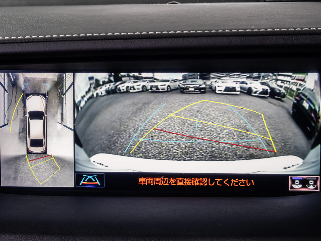 パノラミックビューモニターを装備！上から
車両を見下ろしたような映像をナビ画面に表
示できます。車両前後左右に搭載した４つの
カメラ映像を継ぎ目なく合成！目視では見え
ない部分もリアルタイムで見れます。