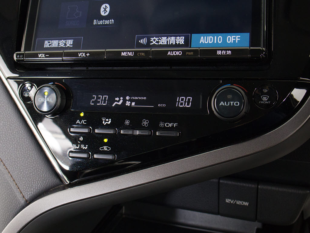 ★使いやすさや安全性を追求したステアリン
グ周り！高級車ゆえにスイッチ類が多いのも
特徴ですね！考え尽くされた配置ですぐに使
いこなす事が出来ますのでご安心下さい！是
非、体感してみて下さい！！