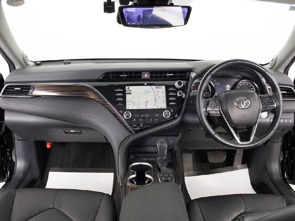 ★使いやすさや安全性を追求したステアリン
グ周り！高級車ゆえにスイッチ類が多いのも
特徴ですね！考え尽くされた配置ですぐに使
いこなす事が出来ますのでご安心下さい！是
非、体感してみて下さい！！