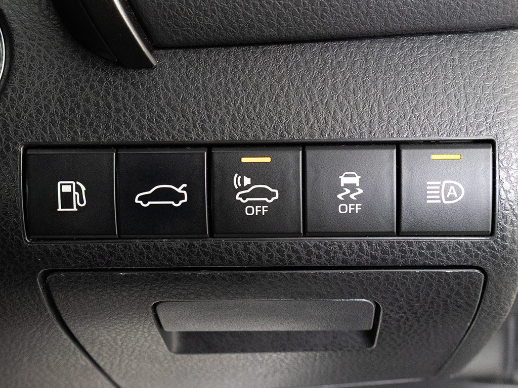 ★使いやすさや安全性を追求したステアリン
グ周り！高級車ゆえにスイッチ類が多いのも
特徴ですね！考え尽くされた配置ですぐに使
いこなす事が出来ますのでご安心下さい！是
非、体感してみて下さい！！