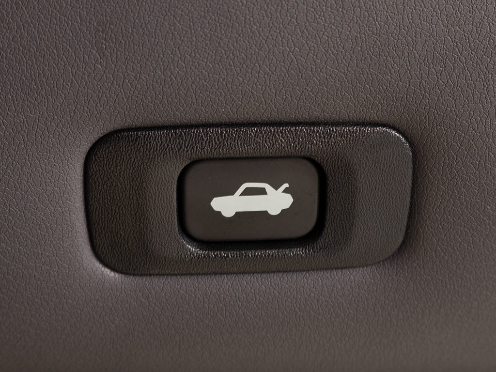 ボタン一つでトランクオープンが可能！車内
から操作できる為、非常に便利な装備の一つ
となります！