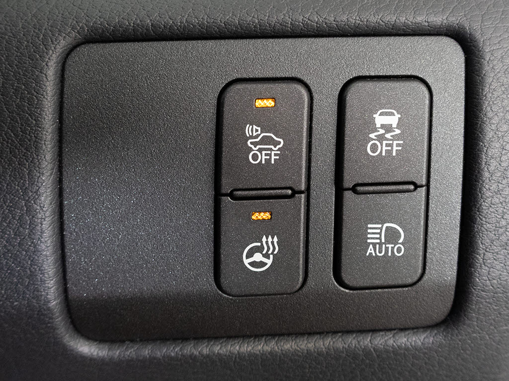 ★使いやすさや安全性を追求したステアリン
グ周り！高級車ゆえにスイッチ類が多いのも
特徴ですね！考え尽くされた配置ですぐに使
いこなす事が出来ますのでご安心下さい！是
非、体感してみて下さい！！