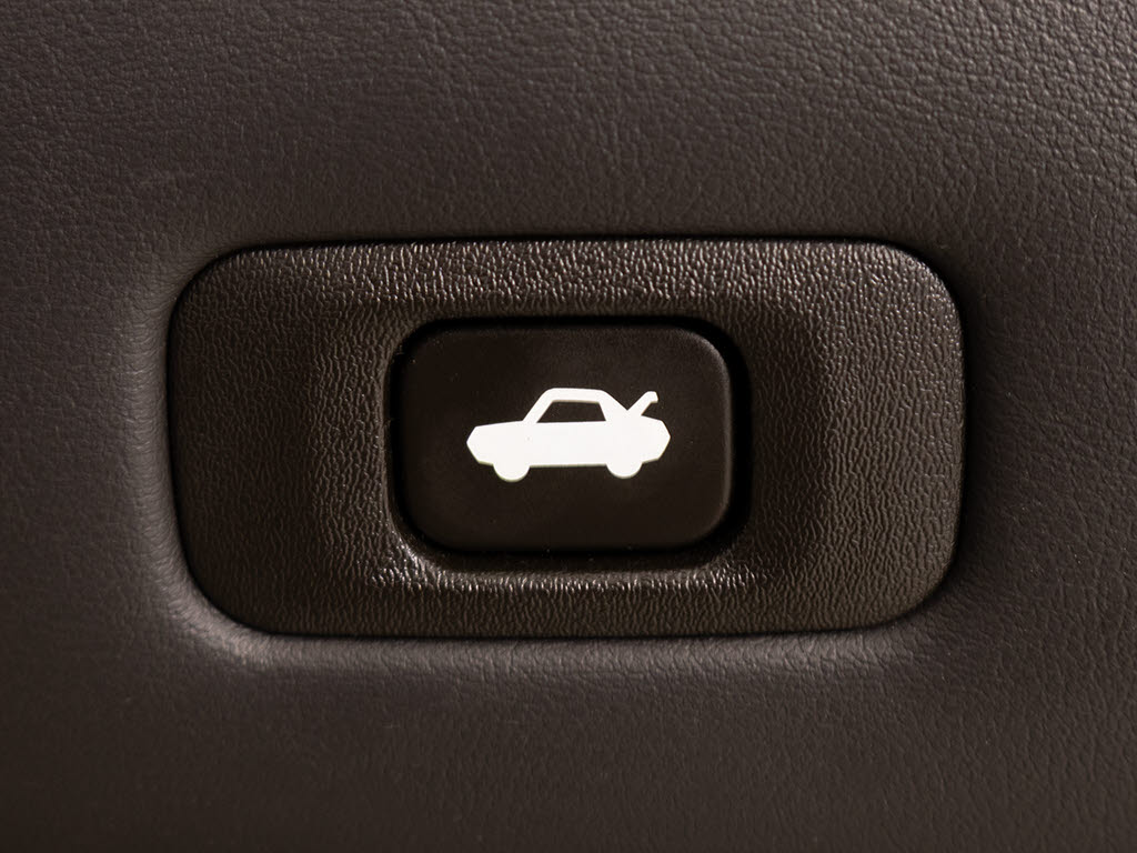ボタン一つでトランクオープンが可能！車内
から操作できる為、非常に便利な装備の一つ
となります！