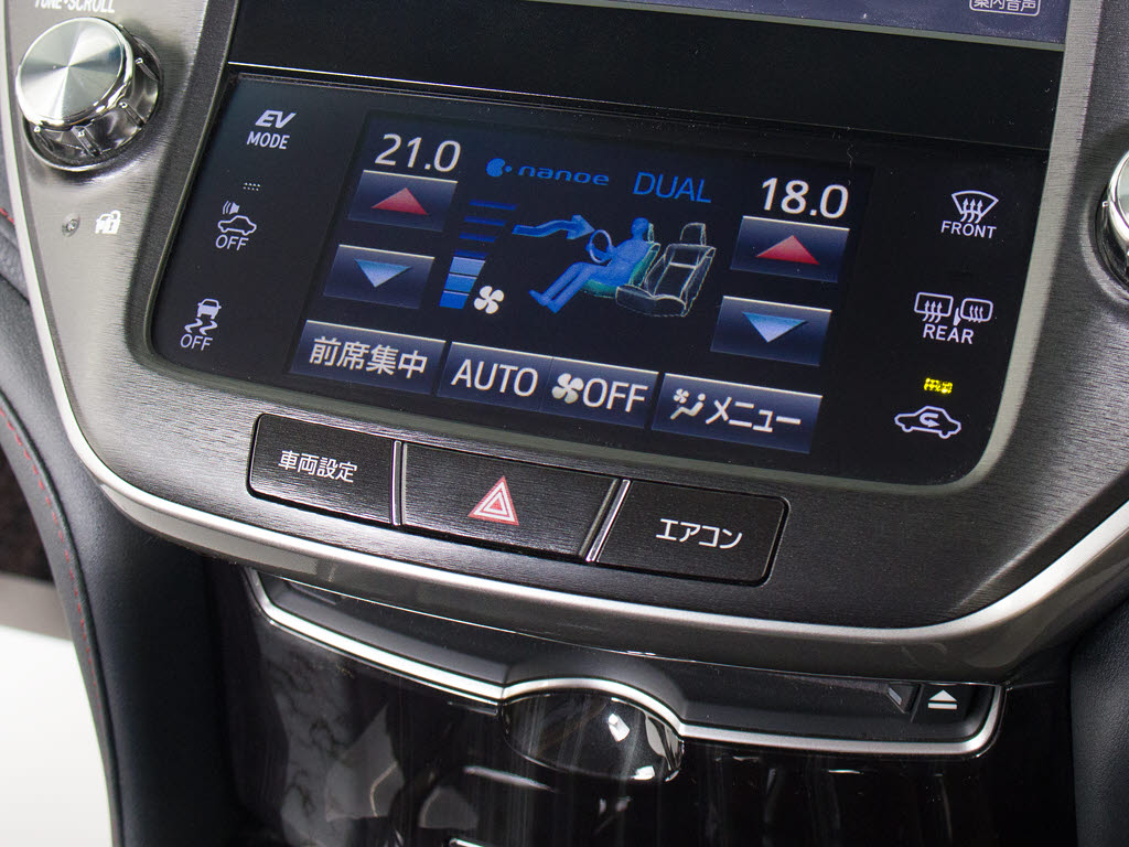 使いやすさや安全性を追求したステアリング
周り！高級車ゆえにスイッチ類が多いのも特
徴ですね！考え尽くされた配置ですぐに使い
こなす事が出来ますのでご安心下さい！是非
、体感してみて下さい！！