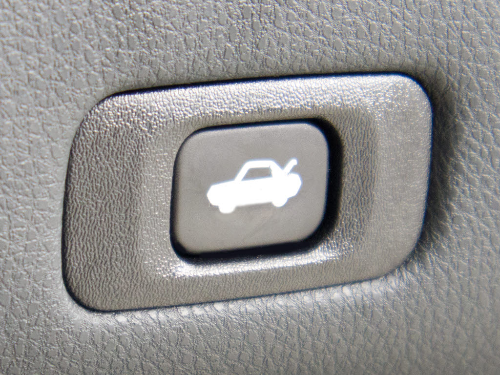 ボタン一つでトランクオープンが可能！車内
から操作できる為、非常に便利な装備の一つ
となります！