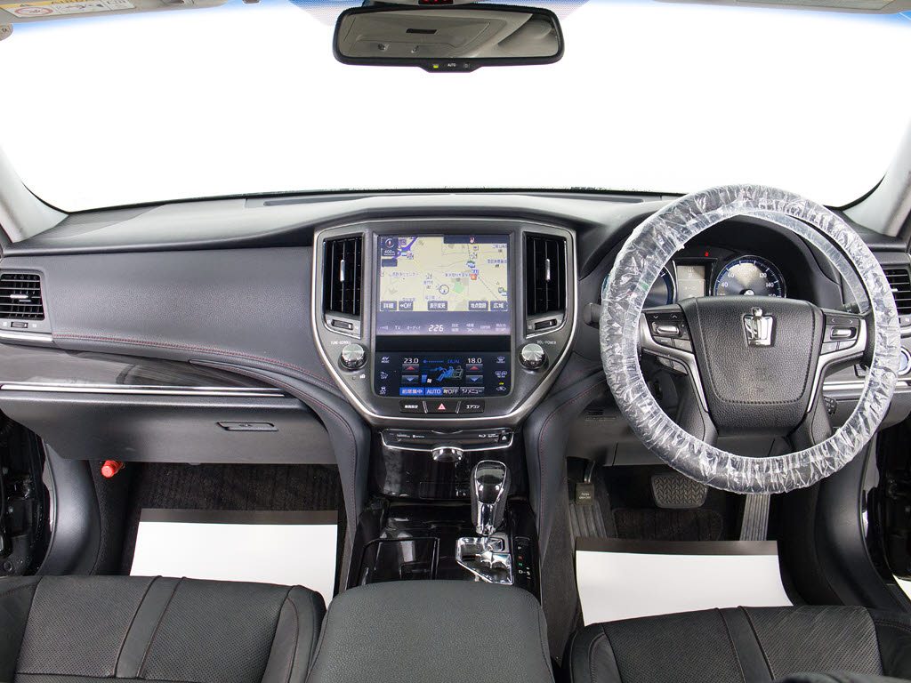使いやすさや安全性を追求したステアリング
周り！高級車ゆえにスイッチ類が多いのも特
徴ですね！考え尽くされた配置ですぐに使い
こなす事が出来ますのでご安心下さい！是非
、体感してみて下さい！！
