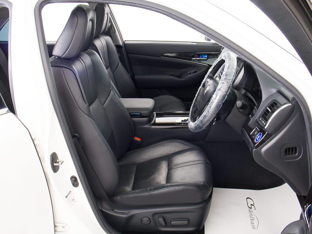 快適エアシート＆シートヒーターを装備して
います！高級車ならではの装備です！シート
が暖まる機能！シートから冷風が出る機能！
どちらも付いています！！寒い冬も、暑い夏
も快適にご乗車頂けます！！