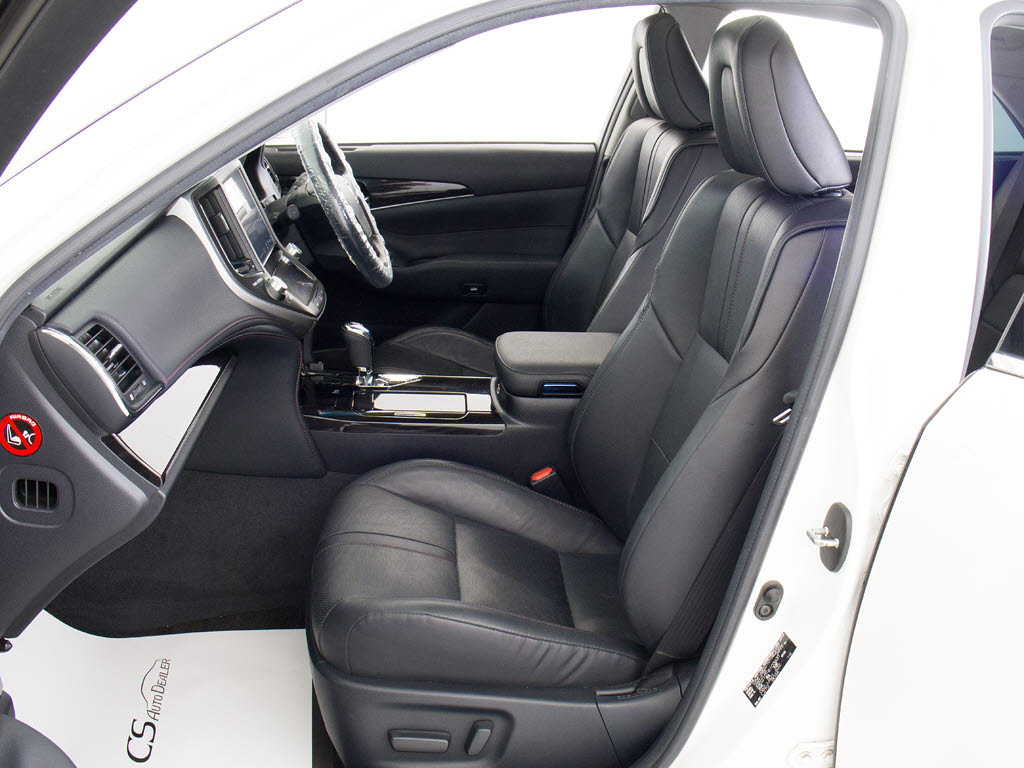 快適エアシート＆シートヒーターを装備して
います！高級車ならではの装備です！シート
が暖まる機能！シートから冷風が出る機能！
どちらも付いています！！寒い冬も、暑い夏
も快適にご乗車頂けます！！