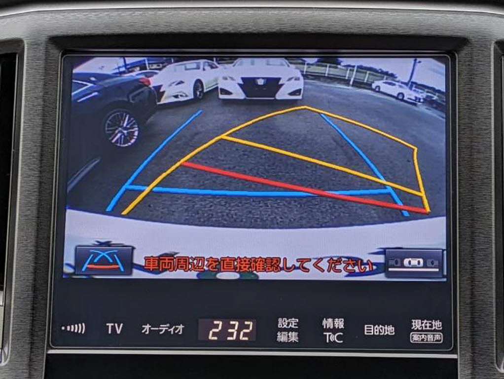 カラーバックカメラが付いています！バック
にギアを入れると、後方視界が自動的にマル
チ画面に映し出されます！夜も明るく見えま
すので、すごく便利！！一度使うとカメラ無
しには乗りたくない程！