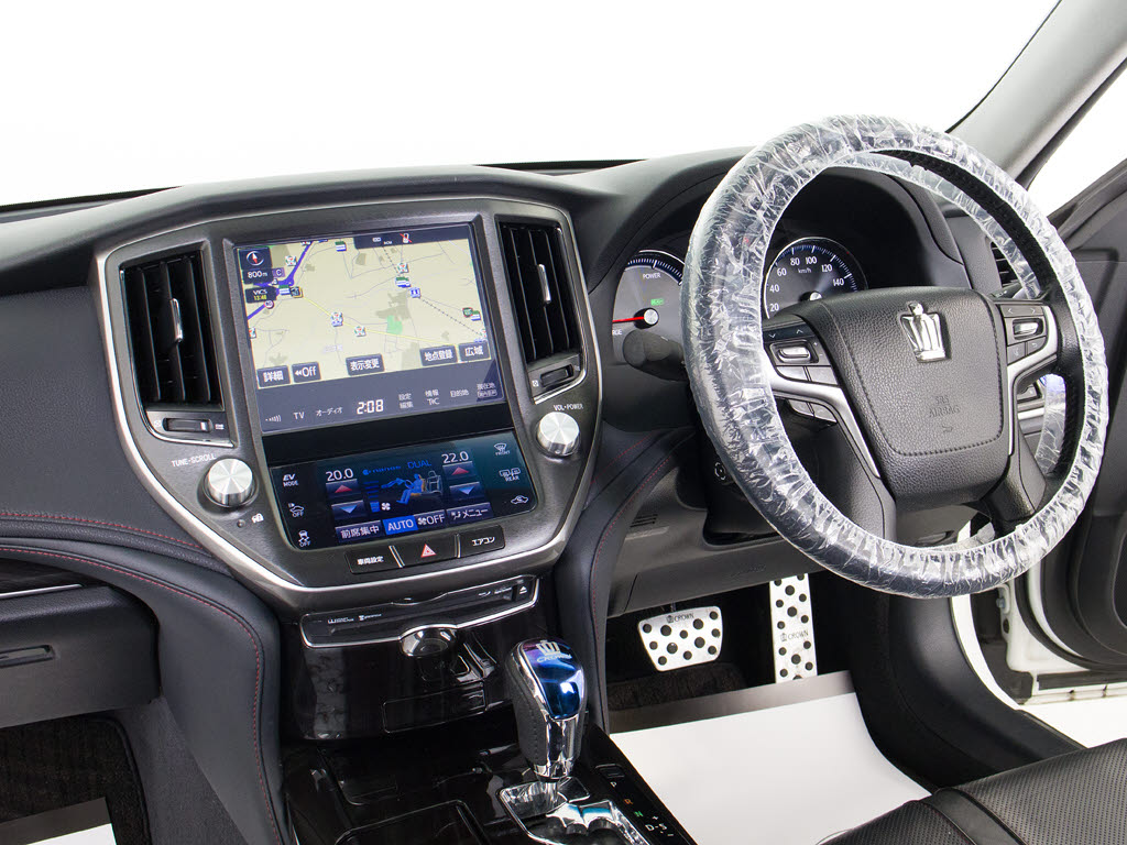 使いやすさや安全性を追求したステアリング
周り！高級車ゆえにスイッチ類が多いのも特
徴ですね！考え尽くされた配置ですぐに使い
こなす事が出来ますのでご安心下さい！是非
、体感してみて下さい！！