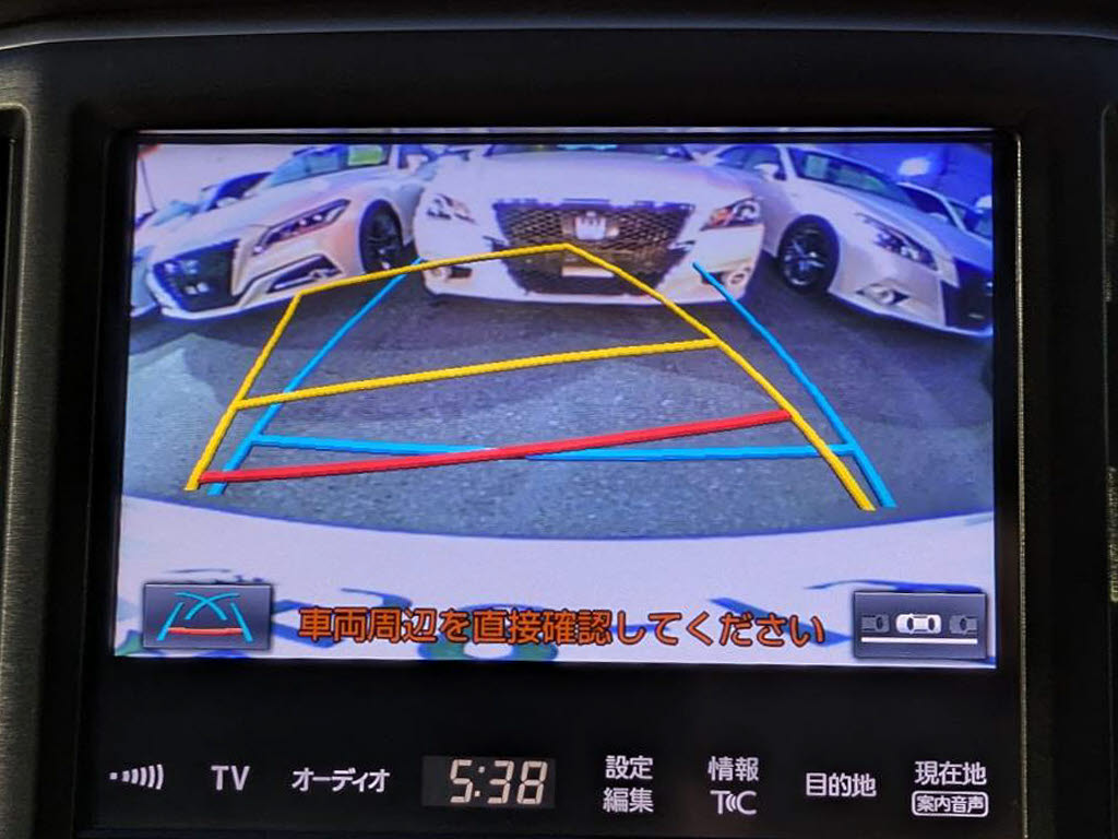 カラーバックカメラが付いています！バック
にギアを入れると、後方視界が自動的にマル
チ画面に映し出されます！夜も明るく見えま
すので、すごく便利！！一度使うとカメラ無
しには乗りたくない程！