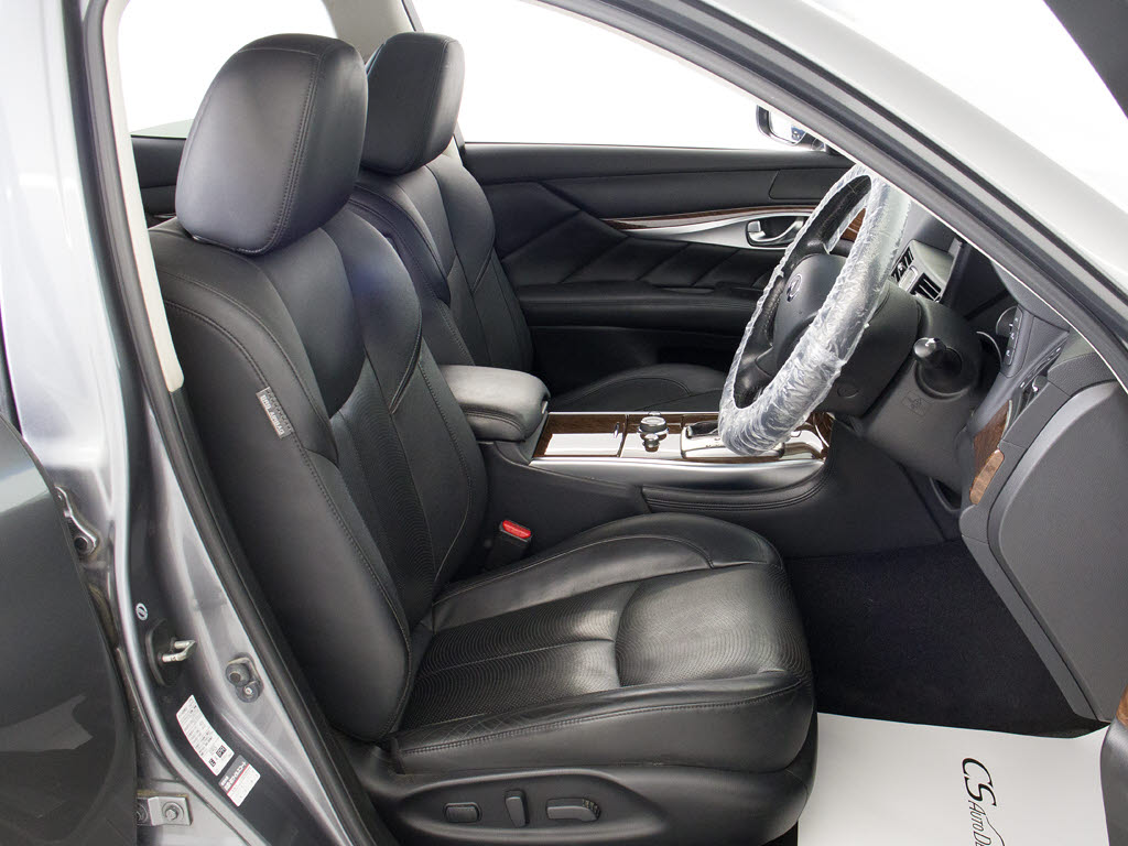 ★快適エアシート＆シートヒーターを装備し
ています！高級車ならではの装備です！シー
トが暖まる機能！シートから冷風が出る機能
！どちらも付いています！！寒い冬も、暑い
夏も快適にご乗車頂けますよ！！