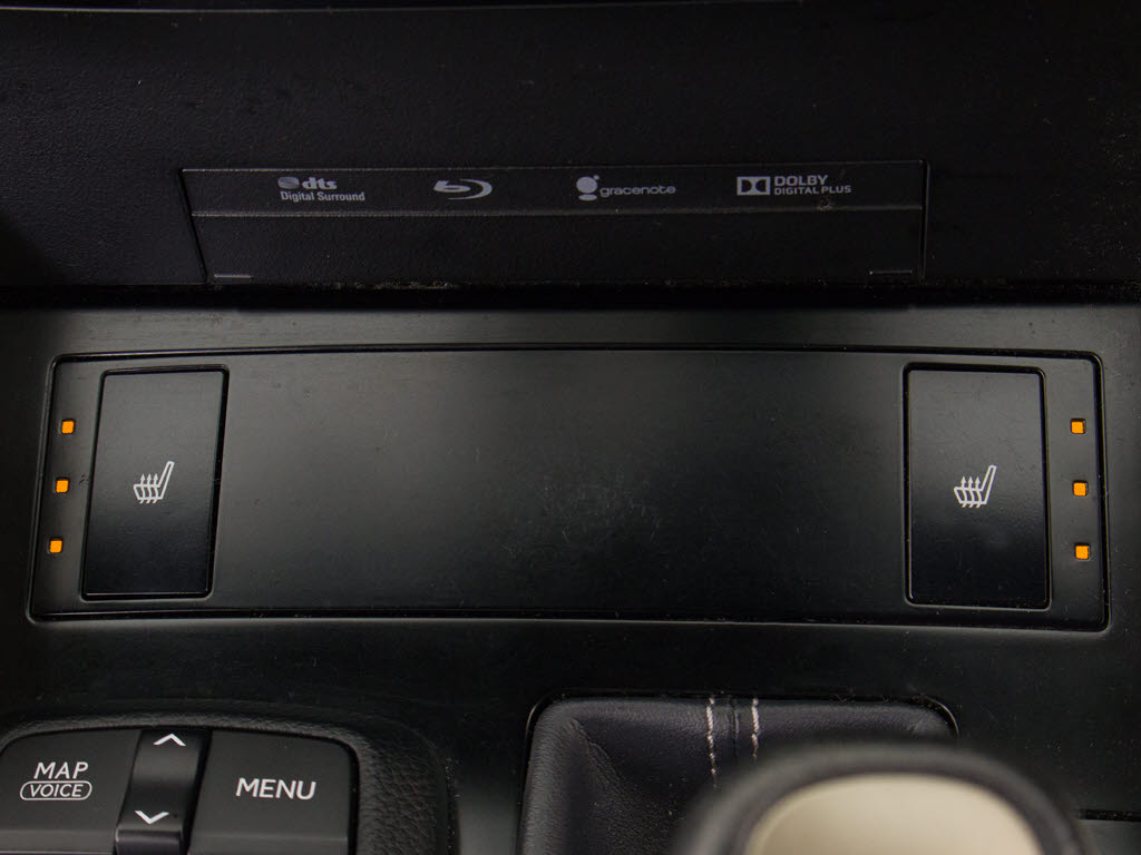 ★快適シートヒーターを装備しています！高
級車ならではの装備です！シートが暖まる機
能！寒い冬も快適にご乗車頂けますよ！！