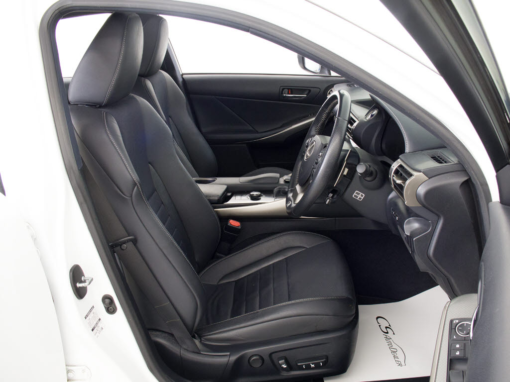 ★快適シートヒーターを装備しています！高
級車ならではの装備です！シートが暖まる機
能！寒い冬も快適にご乗車頂けますよ！！