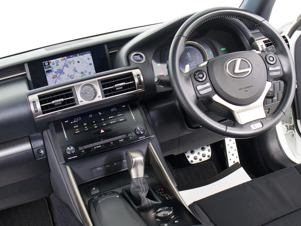 ★使いやすさや安全性を追求したステアリン
グ周り！高級車ゆえにスイッチ類が多いのも
特徴ですね！考え尽くされた配置ですぐに使
いこなす事が出来ますのでご安心下さい！是
非、体感してみて下さい！！