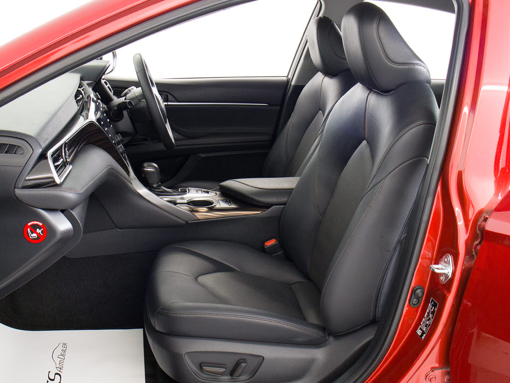 シートヒーターを装備しています！高級車な
らではの装備です！シートが暖まりますので
、寒い冬場も快適にご乗車頂けます！腰にも
優しい！お子様や女性にも嬉しい装備ですね
！！