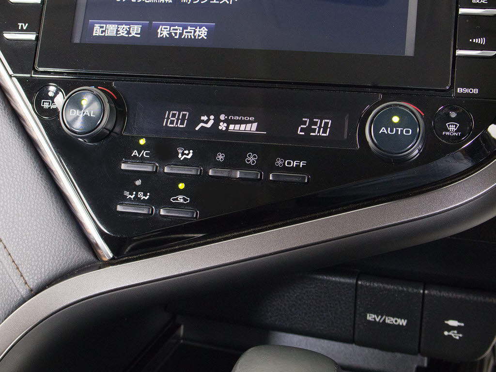 ★使いやすさや安全性を追求したステアリン
グ周り！高級車ゆえにスイッチ類が多いのも
特徴ですね！考え尽くされた配置ですぐに使
いこなす事が出来ますのでご安心下さい！是
非、体感してみて下さい！！