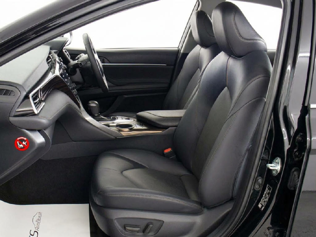 シートヒーターを装備しています！高級車な
らではの装備です！シートが暖まりますので
、寒い冬場も快適にご乗車頂けます！腰にも
優しい！お子様や女性にも嬉しい装備ですね
！！