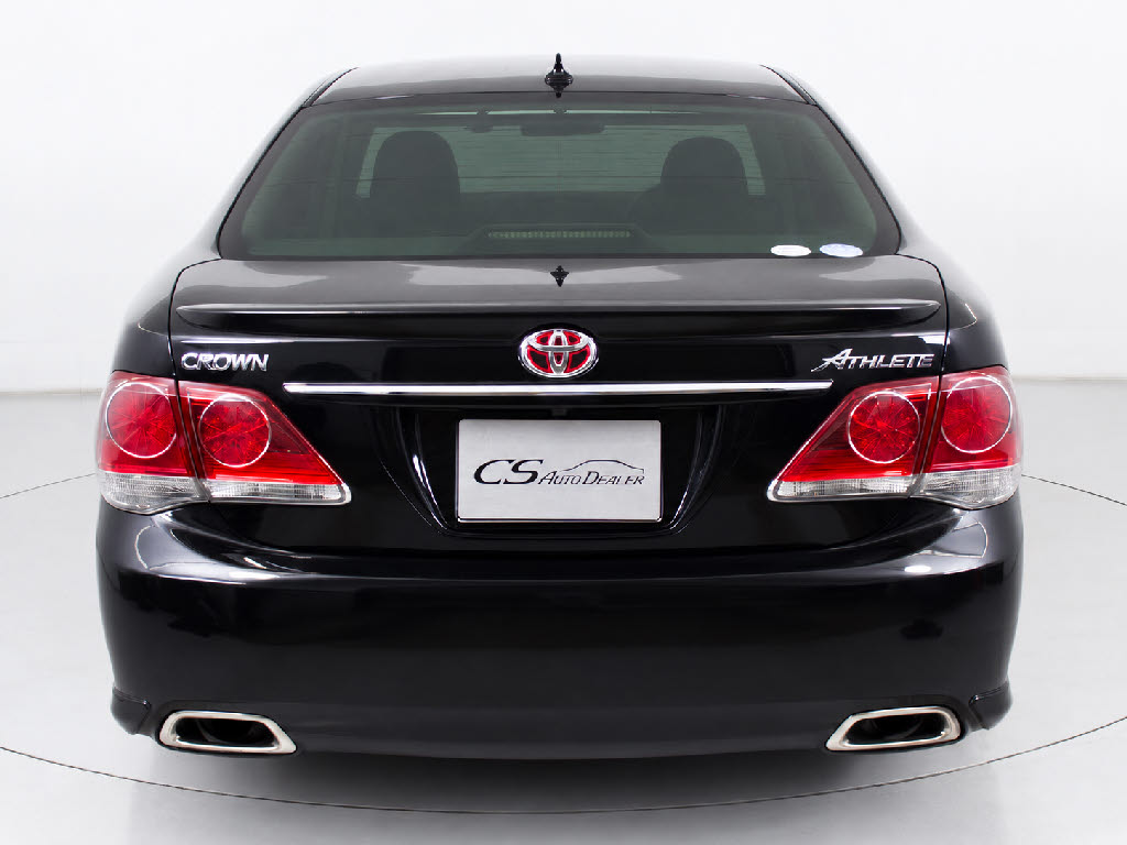 個性的なリアビューで御座います。精悍な佇
まいは高級車ならではです。