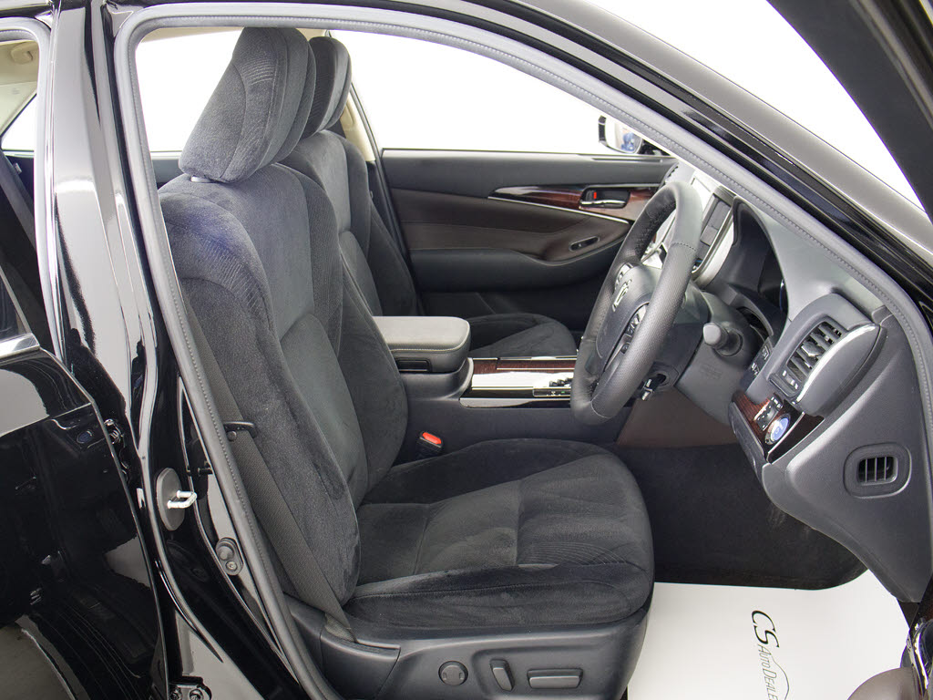 シートヒーターを装備しています！高級車な
らではの装備です！シートが暖まりますので
、寒い冬場も快適にご乗車頂けます！腰にも
優しい！お子様や女性にも嬉しい装備ですね
！！