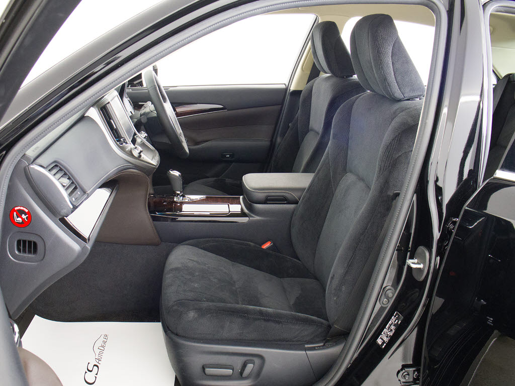 シートヒーターを装備しています！高級車な
らではの装備です！シートが暖まりますので
、寒い冬場も快適にご乗車頂けます！腰にも
優しい！お子様や女性にも嬉しい装備ですね
！！