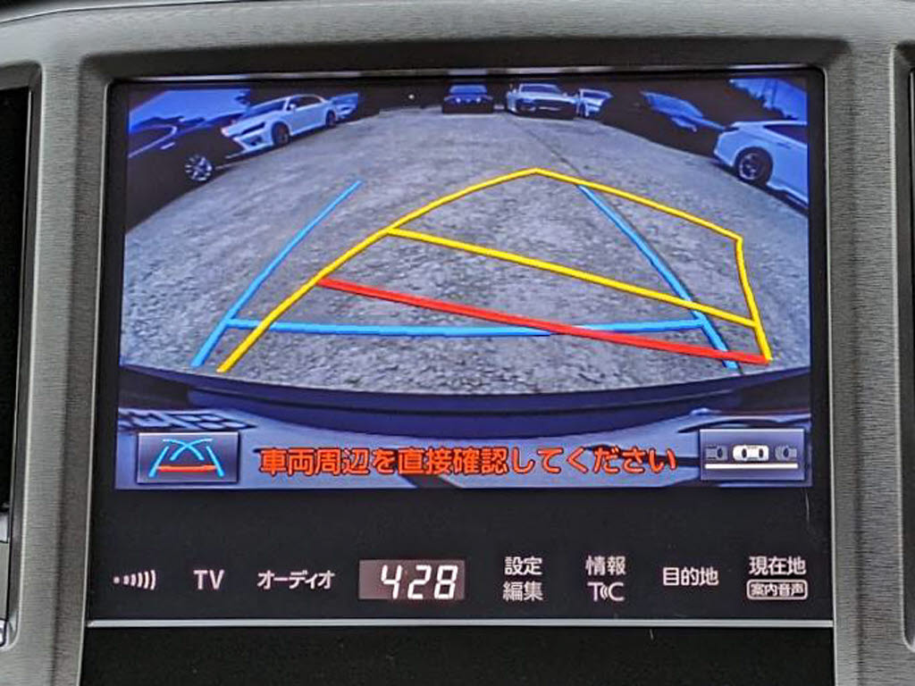 カラーバックカメラが付いています！バック
にギアを入れると、後方視界が自動的にマル
チ画面に映し出されます！夜も明るく見えま
すので、すごく便利！！一度使うとカメラ無
しには乗りたくない程！
