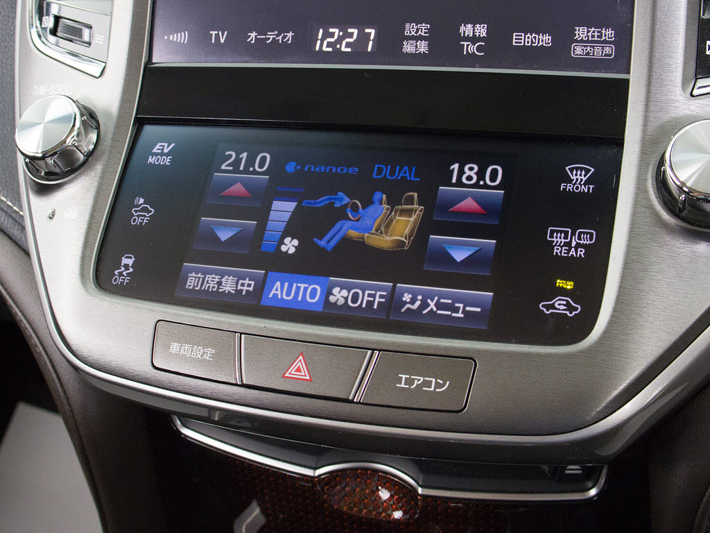 使いやすさや安全性を追求したステアリング
周り！高級車ゆえにスイッチ類が多いのも特
徴ですね！考え尽くされた配置ですぐに使い
こなす事が出来ますのでご安心下さい！是非
、体感してみて下さい！！