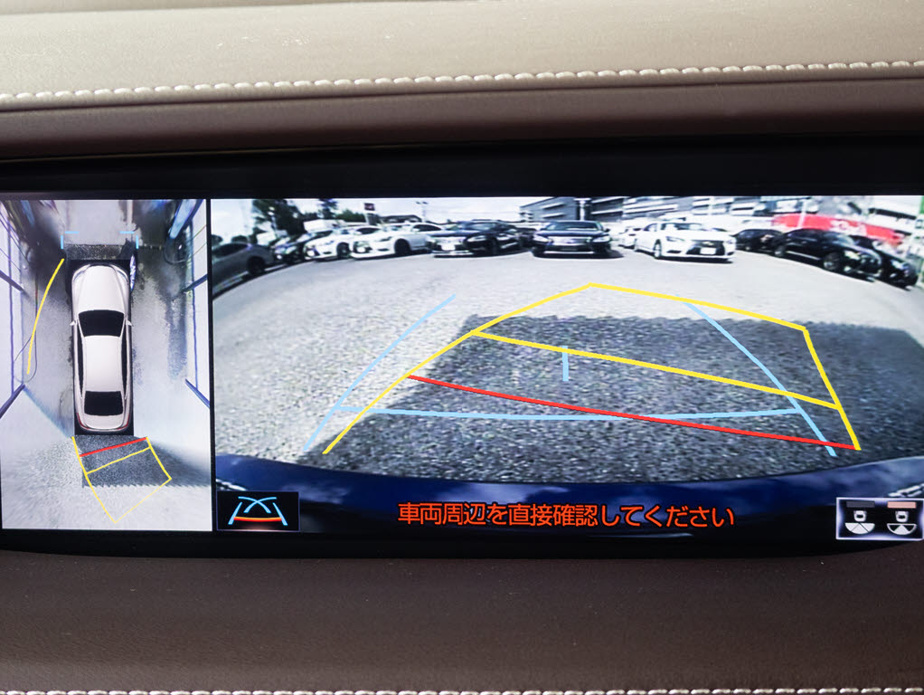 パノラミックビューモニターを装備！上から
車両を見下ろしたような映像をナビ画面に表
示できます。車両前後左右に搭載した４つの
カメラ映像を継ぎ目なく合成！目視では見え
ない部分もリアルタイムで見れます。