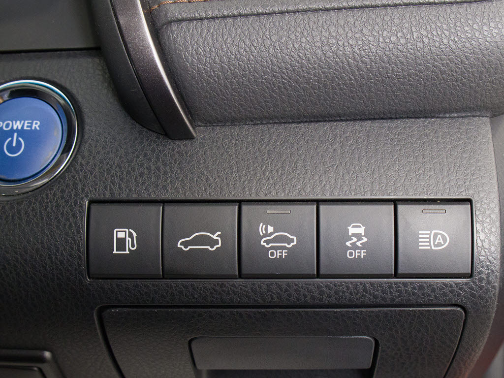 ★使いやすさや安全性を追求したステアリン
グ周り！高級車ゆえにスイッチ類が多いのも
特徴ですね！考え尽くされた配置ですぐに使
いこなす事が出来ますのでご安心下さい！是
非、体感してみて下さい！！
