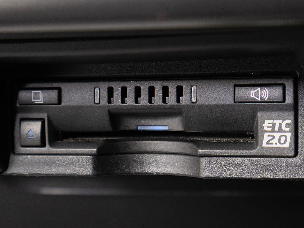 ★ETC2.0が装備されています！！社外品とは
違い収まりの良いデザインが人気！高速道路
を利用する際は必需品ですよね！！ストレス
無く料金所を通過出来ます！！