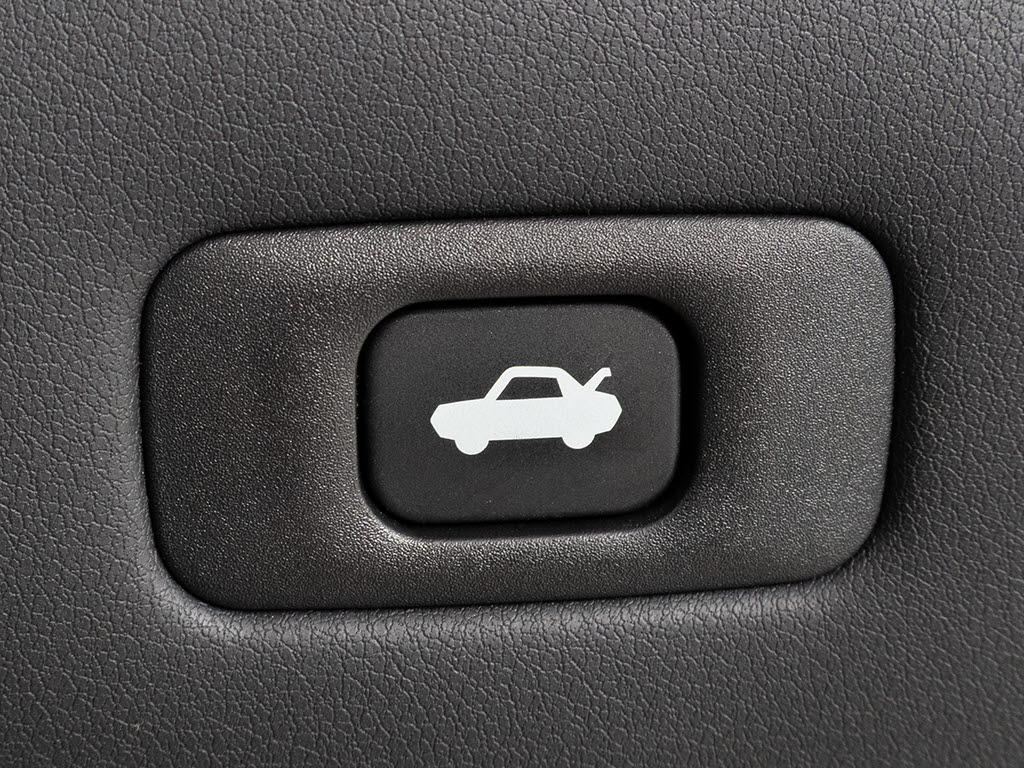 ボタン一つでトランクオープンが可能！車内
から操作できる為、非常に便利な装備の一つ
となります！