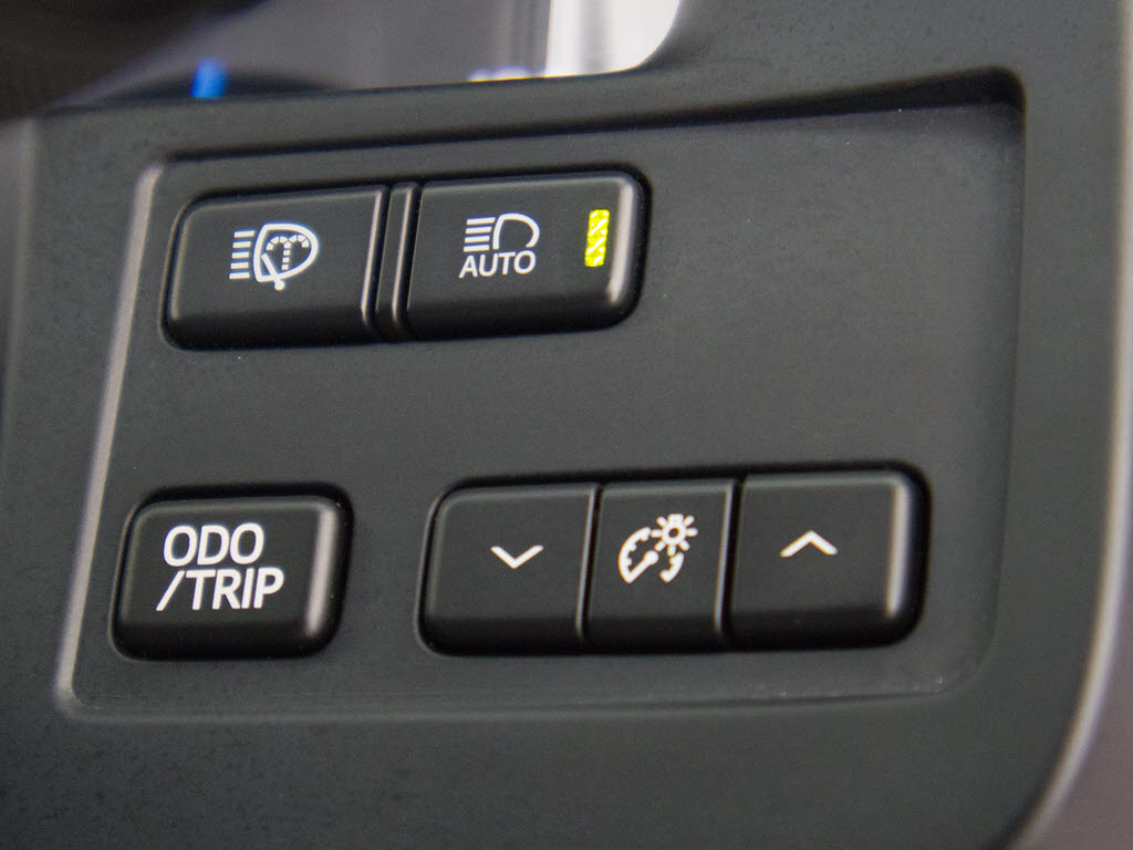 使いやすさや安全性を追求したステアリング
周り！高級車ゆえにスイッチ類が多いのも特
徴ですね！考え尽くされた配置ですぐに使い
こなす事が出来ますのでご安心下さい！是非
、体感してみて下さい！！