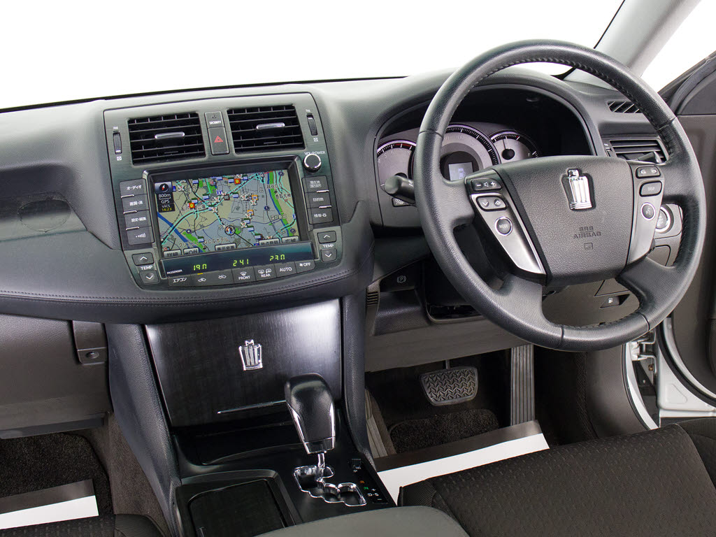 使いやすさや安全性を追求したステアリング
周り！高級車ゆえにスイッチ類が多いのも特
徴ですね！考え尽くされた配置ですぐに使い
こなす事が出来ますのでご安心下さい！是非
、体感してみて下さい！！