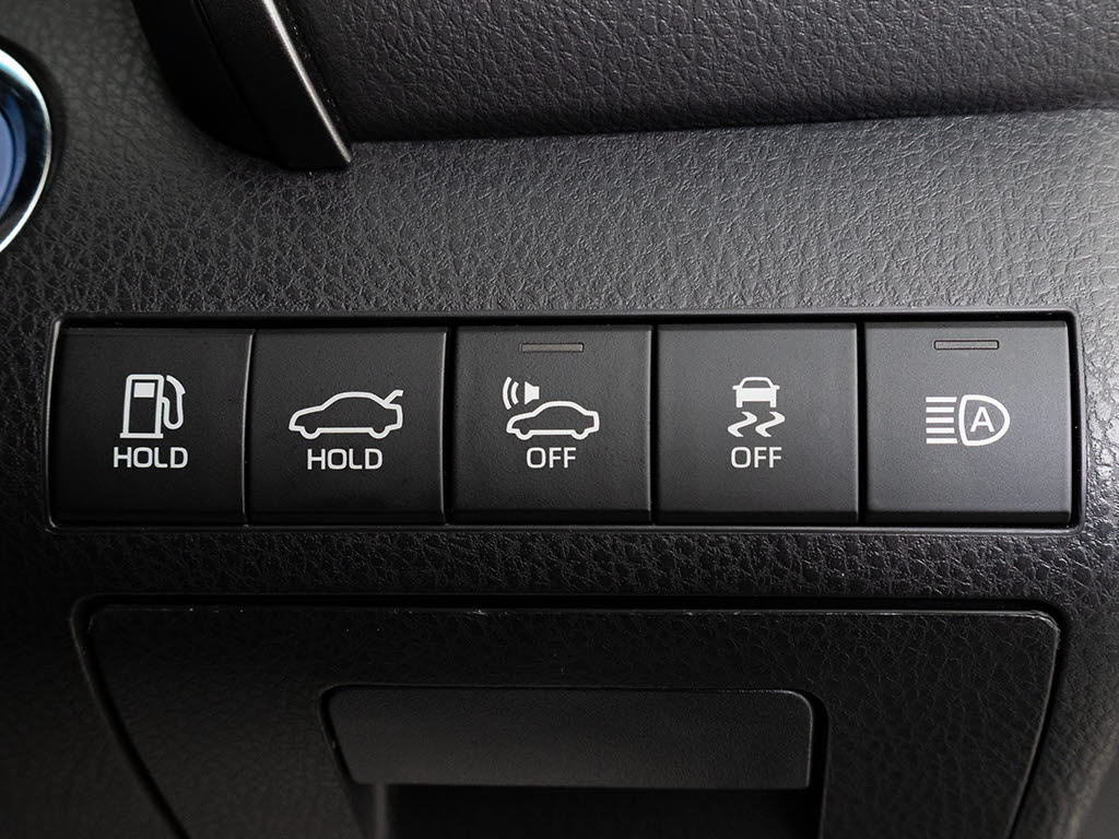 ★使いやすさや安全性を追求したステアリン
グ周り！高級車ゆえにスイッチ類が多いのも
特徴ですね！考え尽くされた配置ですぐに使
いこなす事が出来ますのでご安心下さい！是
非、体感してみて下さい！！
