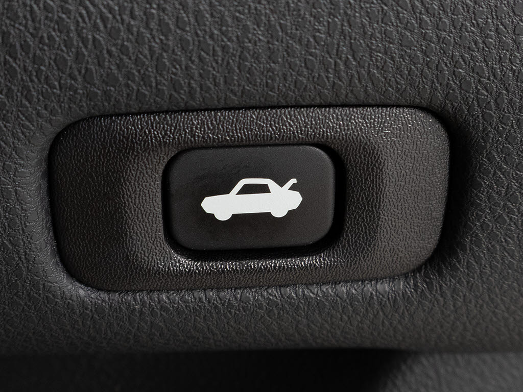 ボタン一つでトランクオープンが可能！車内
から操作できる為、非常に便利な装備の一つ
となります！