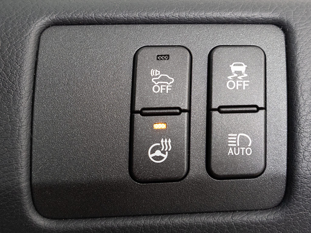 ★使いやすさや安全性を追求したステアリン
グ周り！高級車ゆえにスイッチ類が多いのも
特徴ですね！考え尽くされた配置ですぐに使
いこなす事が出来ますのでご安心下さい！是
非、体感してみて下さい！！