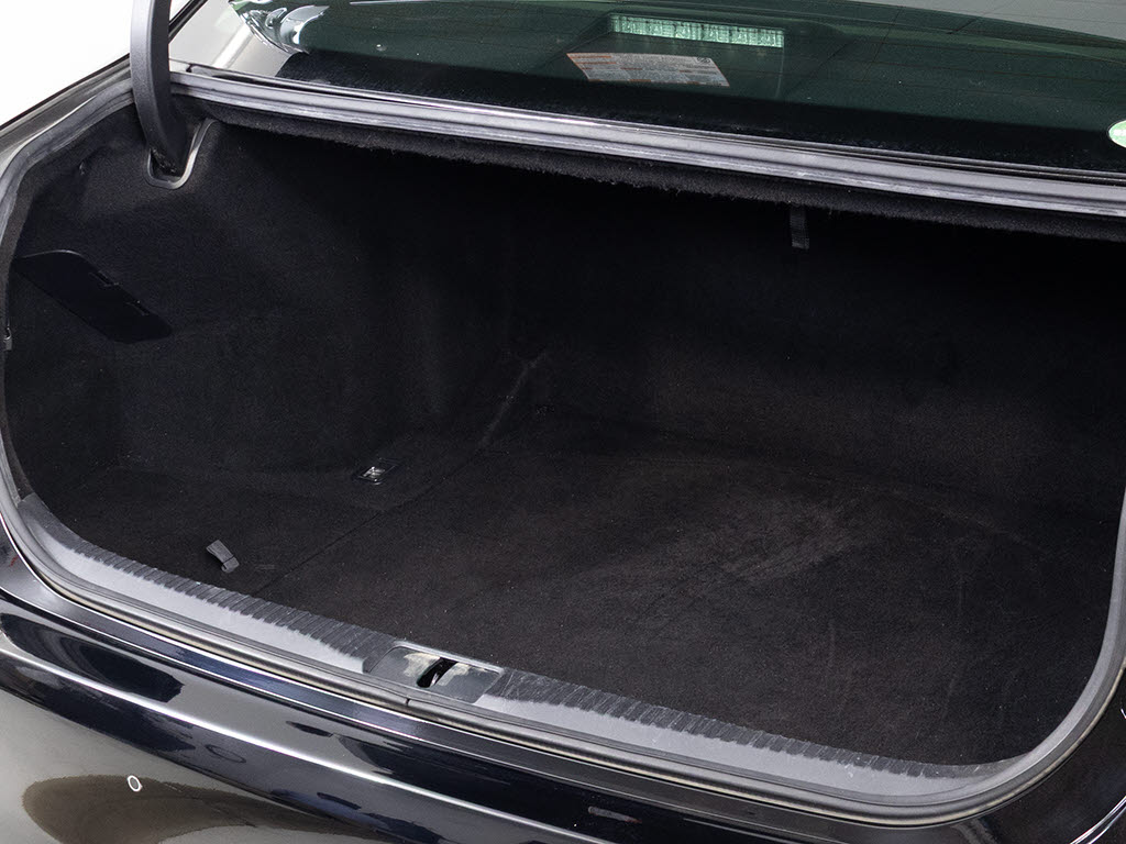 BSM(ブラインドスポットモニタ)！隣の車線
を走る車両をレーダーで検知し、ドアミラー
では確認しにくい後側方エリアに存在する車
両に加えて、急接近してくる車両も検知しま
す。