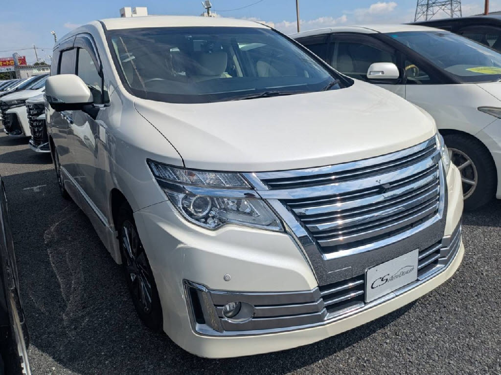 エルグランド　３５０ライダー　白本革　４ＷＤ　リアエンタメ　両自